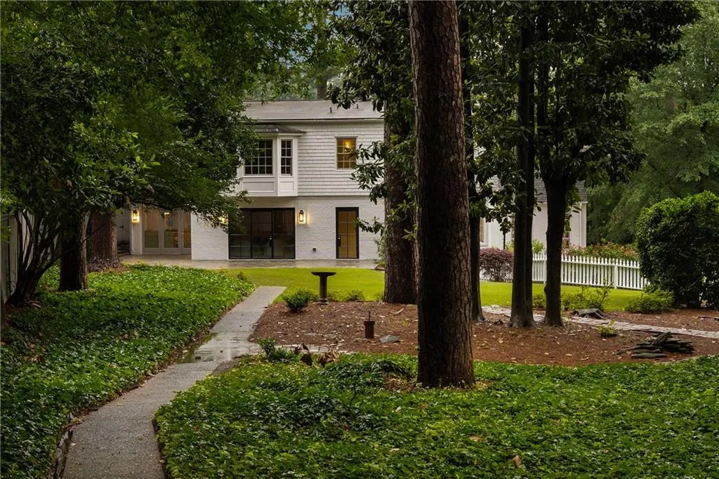 3916 E Brookhaven Drive Ne, Brookhaven, Georgia 30319, 5 Bedrooms Bedrooms, ,4 BathroomsBathrooms,Residential,For Sale,3916 E Brookhaven Drive Ne,7591909