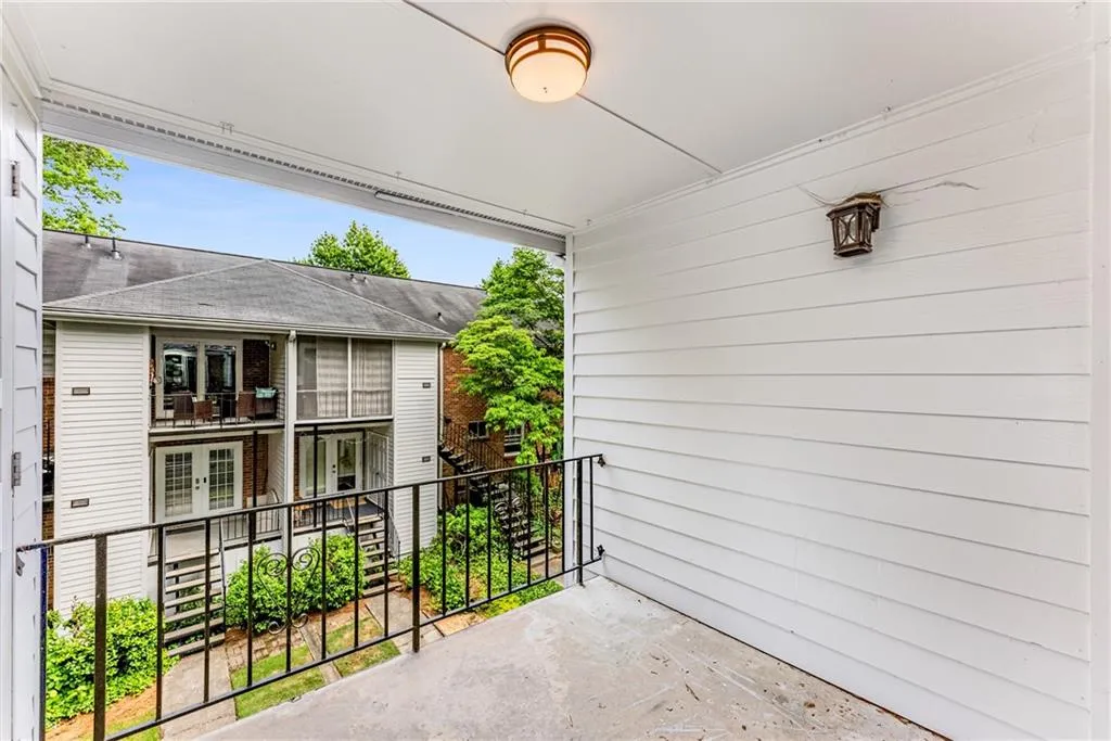 6700 Roswell Road Unit 27c, Atlanta, Georgia 30328, 2 Bedrooms Bedrooms, ,2 BathroomsBathrooms,Residential,Sold,6700 Roswell Road Unit 27c,7382668