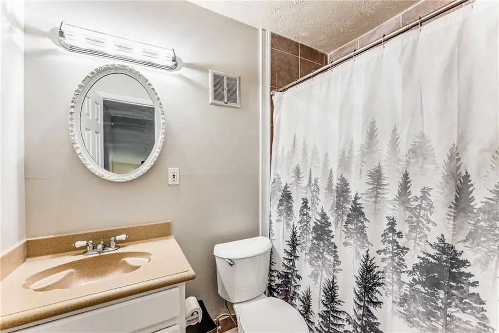 6700 Roswell Road Unit 27c, Atlanta, Georgia 30328, 2 Bedrooms Bedrooms, ,2 BathroomsBathrooms,Residential,Sold,6700 Roswell Road Unit 27c,7382668