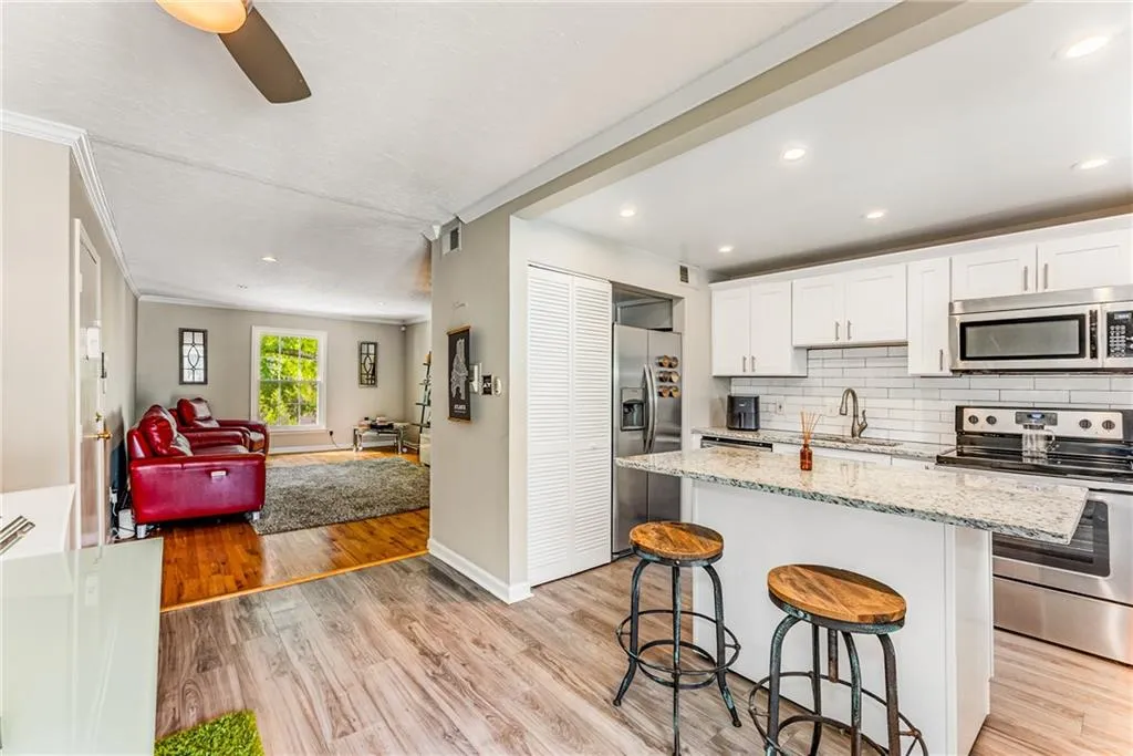 6700 Roswell Road Unit 27c, Atlanta, Georgia 30328, 2 Bedrooms Bedrooms, ,2 BathroomsBathrooms,Residential,Sold,6700 Roswell Road Unit 27c,7382668