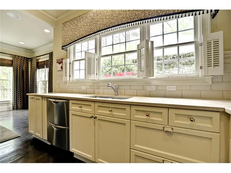 54 W Belle Isle Road, Atlanta, Georgia 30342, 3 Bedrooms Bedrooms, ,2 BathroomsBathrooms,Residential,Sold,54 W Belle Isle Road,5660492