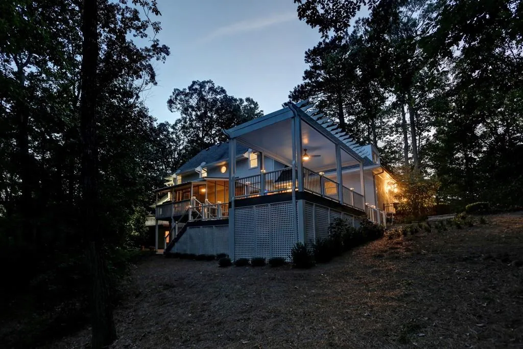 320 River Knoll Drive, Sandy Springs, Georgia 30328, 6 Bedrooms Bedrooms, ,4 BathroomsBathrooms,Residential,Sold,320 River Knoll Drive,5910836