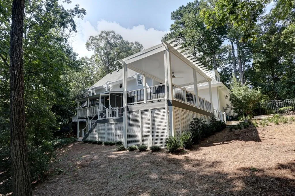 320 River Knoll Drive, Sandy Springs, Georgia 30328, 6 Bedrooms Bedrooms, ,4 BathroomsBathrooms,Residential,Sold,320 River Knoll Drive,5910836