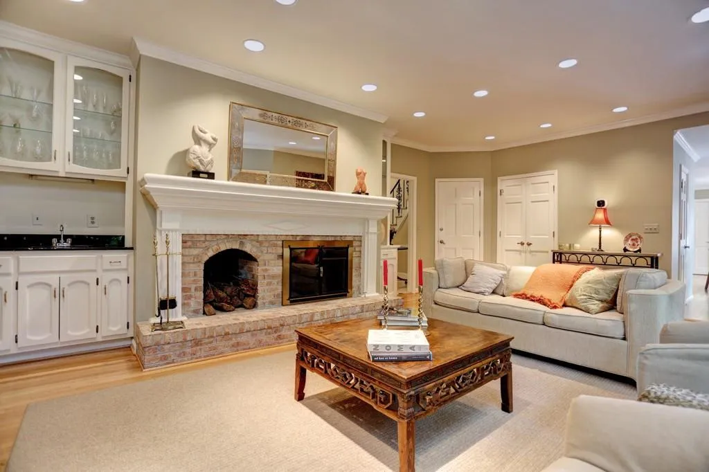 320 River Knoll Drive, Sandy Springs, Georgia 30328, 6 Bedrooms Bedrooms, ,4 BathroomsBathrooms,Residential,Sold,320 River Knoll Drive,5910836