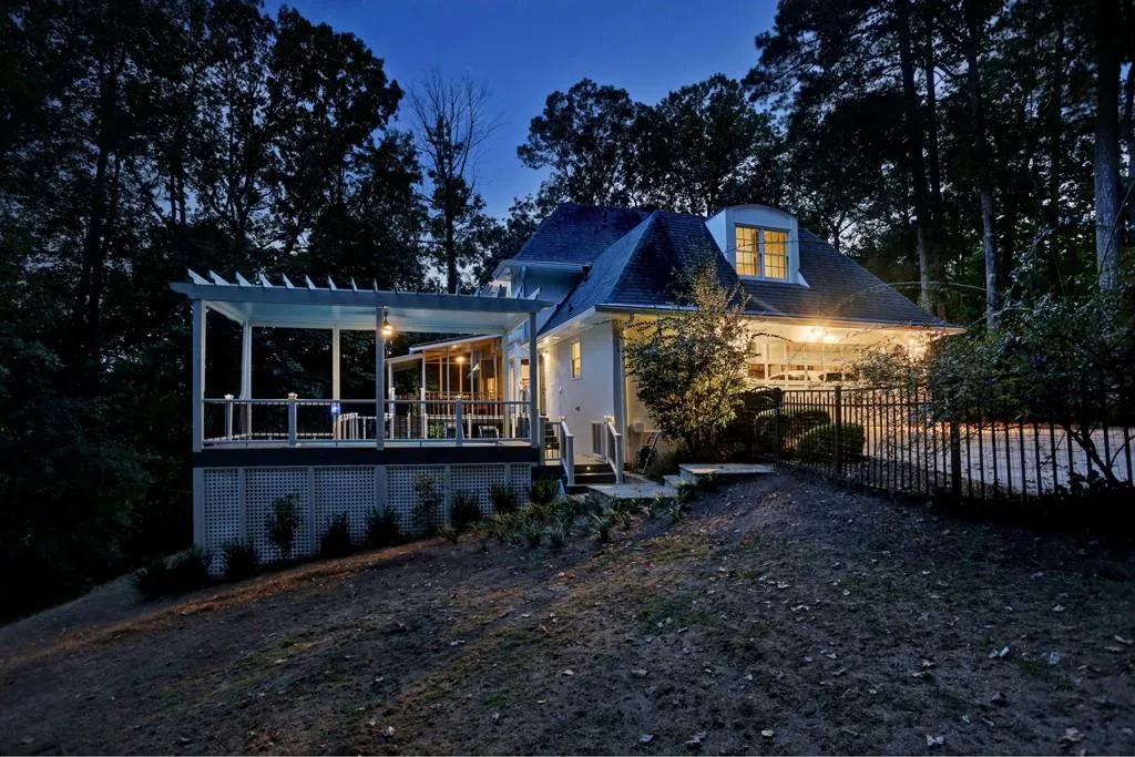 320 River Knoll Drive, Sandy Springs, Georgia 30328, 6 Bedrooms Bedrooms, ,4 BathroomsBathrooms,Residential,Sold,320 River Knoll Drive,5910836