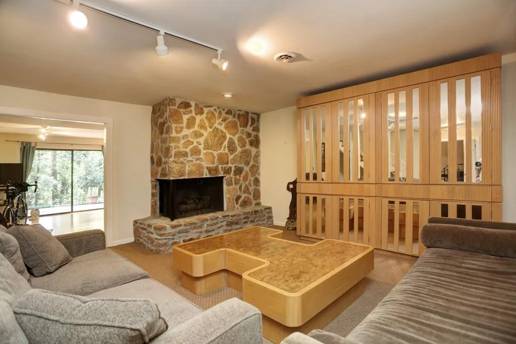 320 River Knoll Drive, Sandy Springs, Georgia 30328, 6 Bedrooms Bedrooms, ,4 BathroomsBathrooms,Residential,Sold,320 River Knoll Drive,5910836