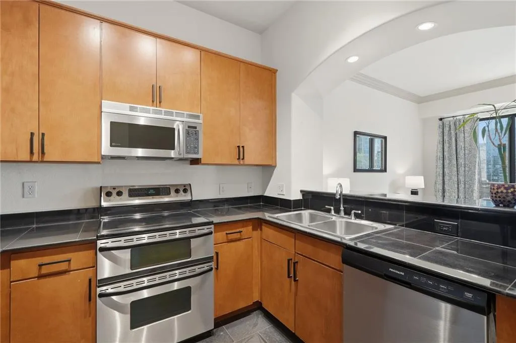 3445 Stratford Road Ne Unit 1005, Atlanta, Georgia 30326, 1 Bedroom Bedrooms, 0 ,1 BathroomBathrooms,Residential,For Sale,3445 Stratford Road Ne Unit 1005,7656129