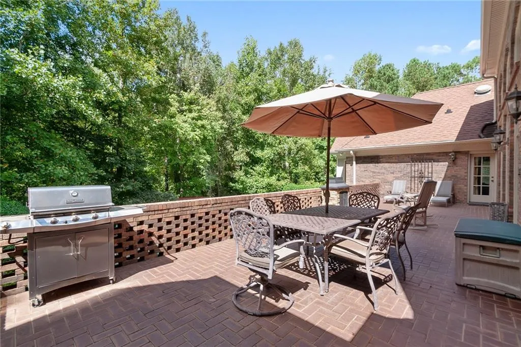 2 Bentley Trace Manor, Atlanta, Georgia 30327, 6 Bedrooms Bedrooms, ,4 BathroomsBathrooms,Residential,Sold,2 Bentley Trace Manor,6098225