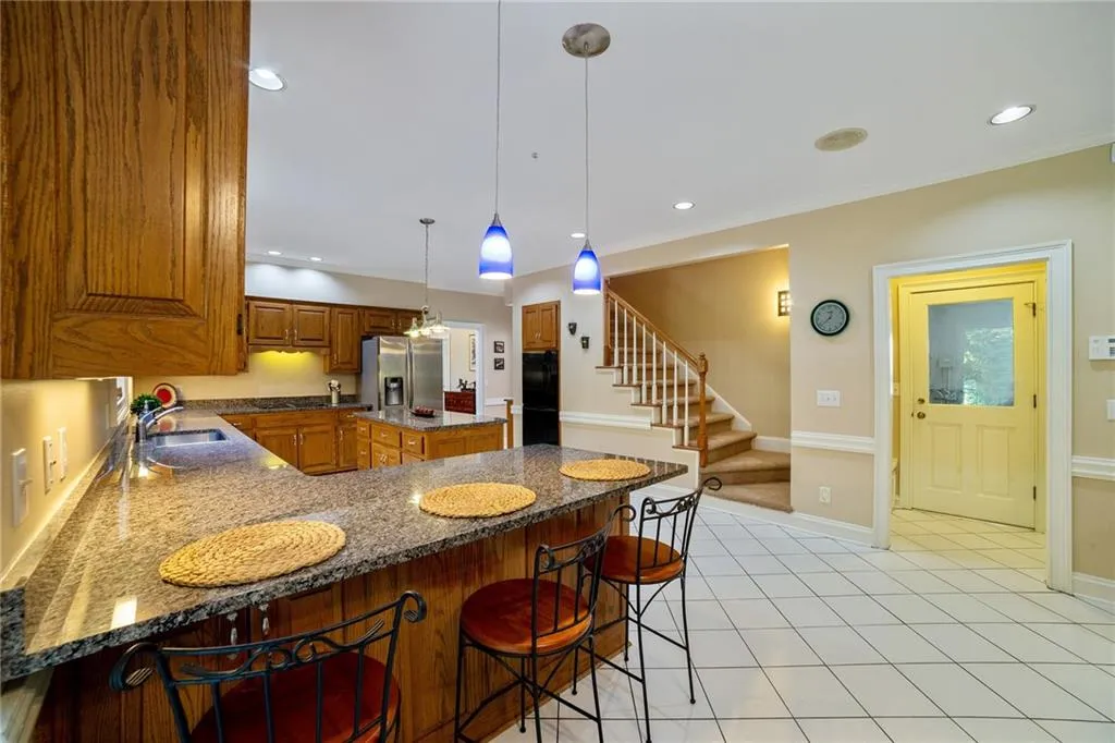 2 Bentley Trace Manor, Atlanta, Georgia 30327, 6 Bedrooms Bedrooms, ,4 BathroomsBathrooms,Residential,Sold,2 Bentley Trace Manor,6098225