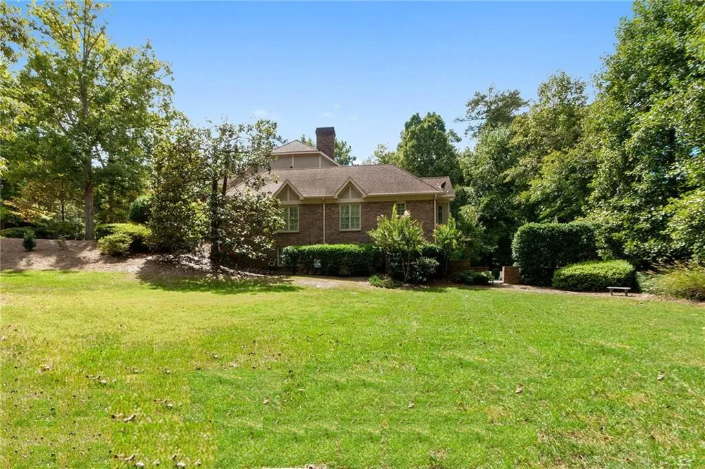 2 Bentley Trace Manor, Atlanta, Georgia 30327, 6 Bedrooms Bedrooms, ,4 BathroomsBathrooms,Residential,Sold,2 Bentley Trace Manor,6098225