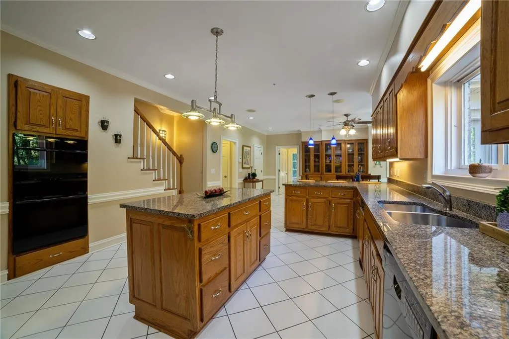 2 Bentley Trace Manor, Atlanta, Georgia 30327, 6 Bedrooms Bedrooms, ,4 BathroomsBathrooms,Residential,Sold,2 Bentley Trace Manor,6098225