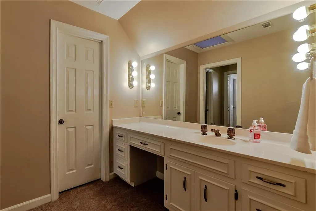 2 Bentley Trace Manor, Atlanta, Georgia 30327, 6 Bedrooms Bedrooms, ,4 BathroomsBathrooms,Residential,Sold,2 Bentley Trace Manor,6098225