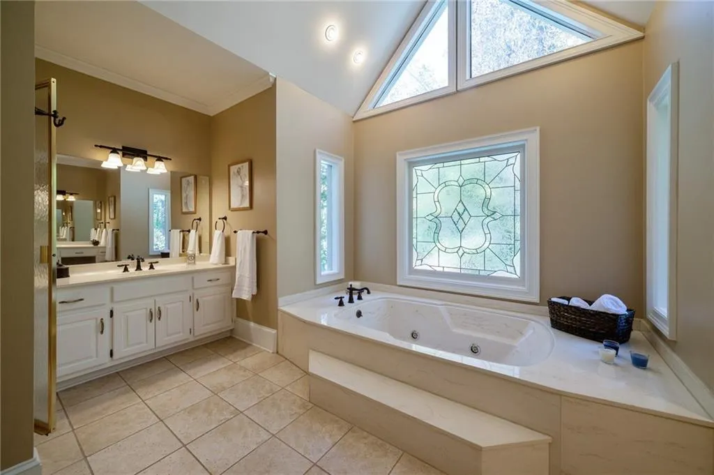 2 Bentley Trace Manor, Atlanta, Georgia 30327, 6 Bedrooms Bedrooms, ,4 BathroomsBathrooms,Residential,Sold,2 Bentley Trace Manor,6098225