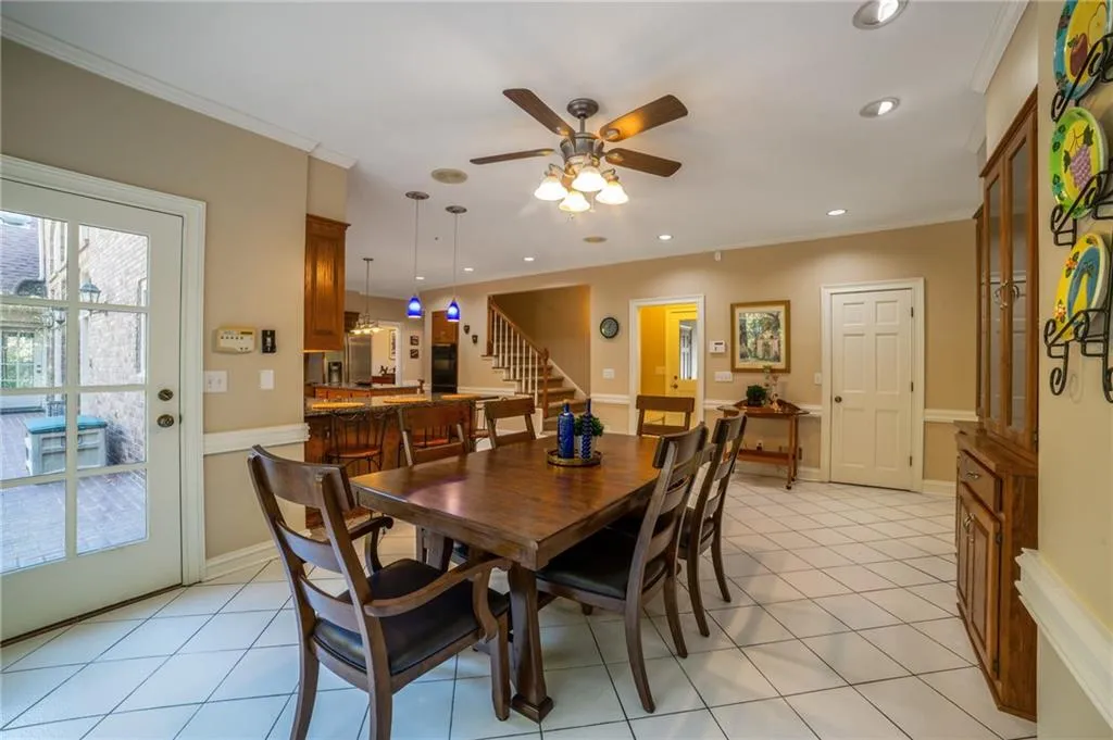 2 Bentley Trace Manor, Atlanta, Georgia 30327, 6 Bedrooms Bedrooms, ,4 BathroomsBathrooms,Residential,Sold,2 Bentley Trace Manor,6098225