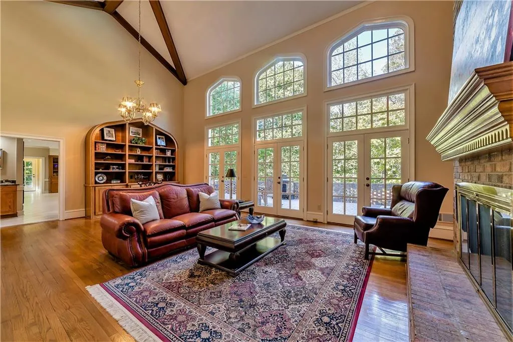 2 Bentley Trace Manor, Atlanta, Georgia 30327, 6 Bedrooms Bedrooms, ,4 BathroomsBathrooms,Residential,Sold,2 Bentley Trace Manor,6098225