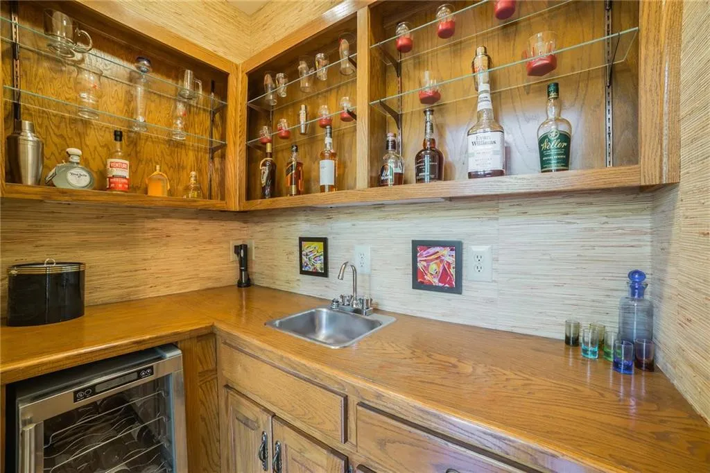 2 Bentley Trace Manor, Atlanta, Georgia 30327, 6 Bedrooms Bedrooms, ,4 BathroomsBathrooms,Residential,Sold,2 Bentley Trace Manor,6098225