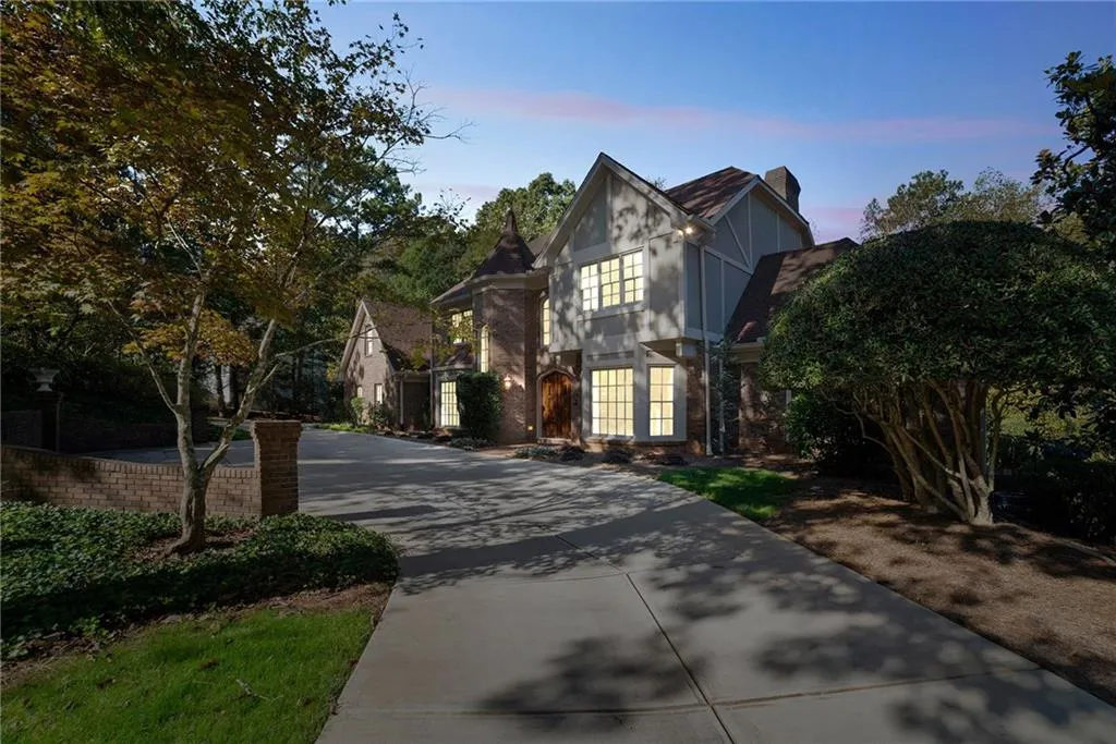 2 Bentley Trace Manor, Atlanta, Georgia 30327, 6 Bedrooms Bedrooms, ,4 BathroomsBathrooms,Residential,Sold,2 Bentley Trace Manor,6098225