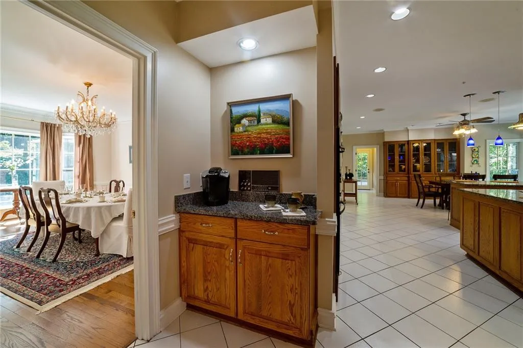 2 Bentley Trace Manor, Atlanta, Georgia 30327, 6 Bedrooms Bedrooms, ,4 BathroomsBathrooms,Residential,Sold,2 Bentley Trace Manor,6098225