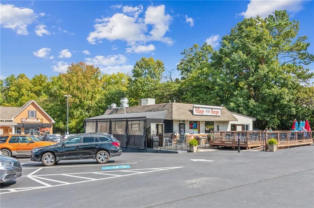 644 Windsor Parkway, Atlanta, Georgia 30342, 6 Bedrooms Bedrooms, ,5 BathroomsBathrooms,Residential,Sold,644 Windsor Parkway,7348789