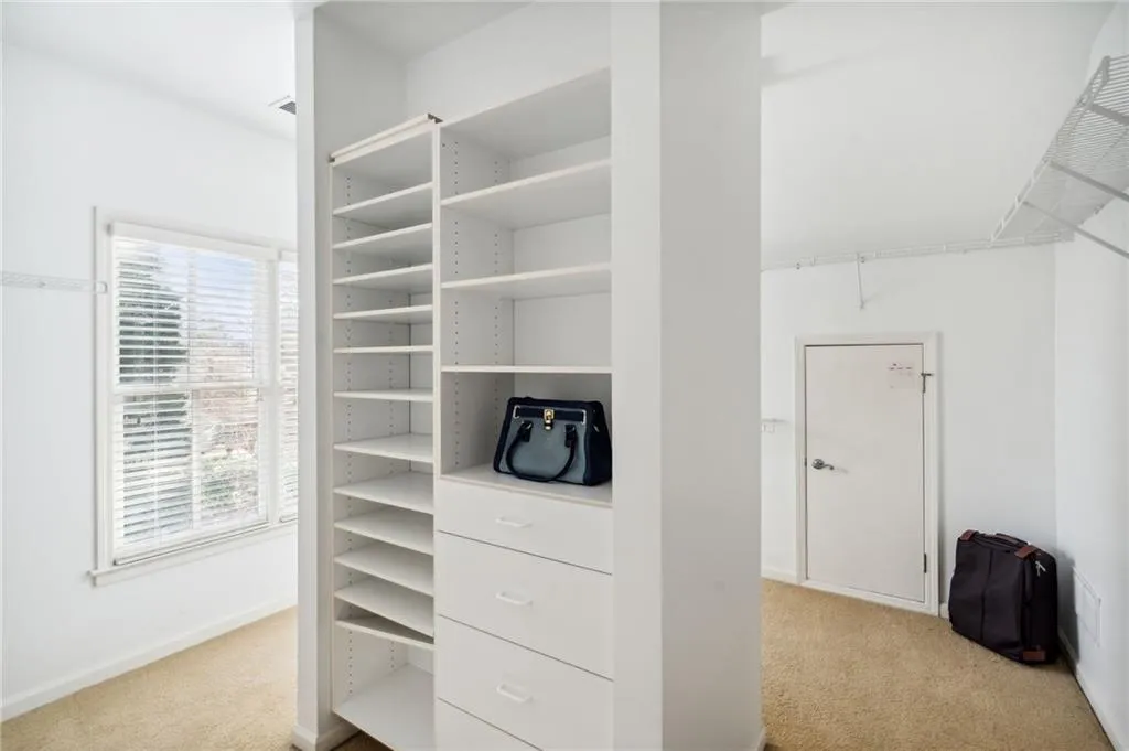 A primary closet for all the seasons!