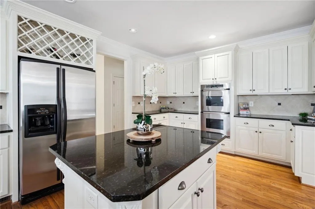 644 Windsor Parkway, Atlanta, Georgia 30342, 6 Bedrooms Bedrooms, ,5 BathroomsBathrooms,Residential,Sold,644 Windsor Parkway,7348789