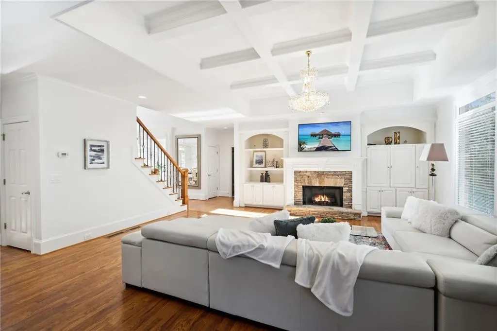 644 Windsor Parkway, Atlanta, Georgia 30342, 6 Bedrooms Bedrooms, ,5 BathroomsBathrooms,Residential,Sold,644 Windsor Parkway,7348789