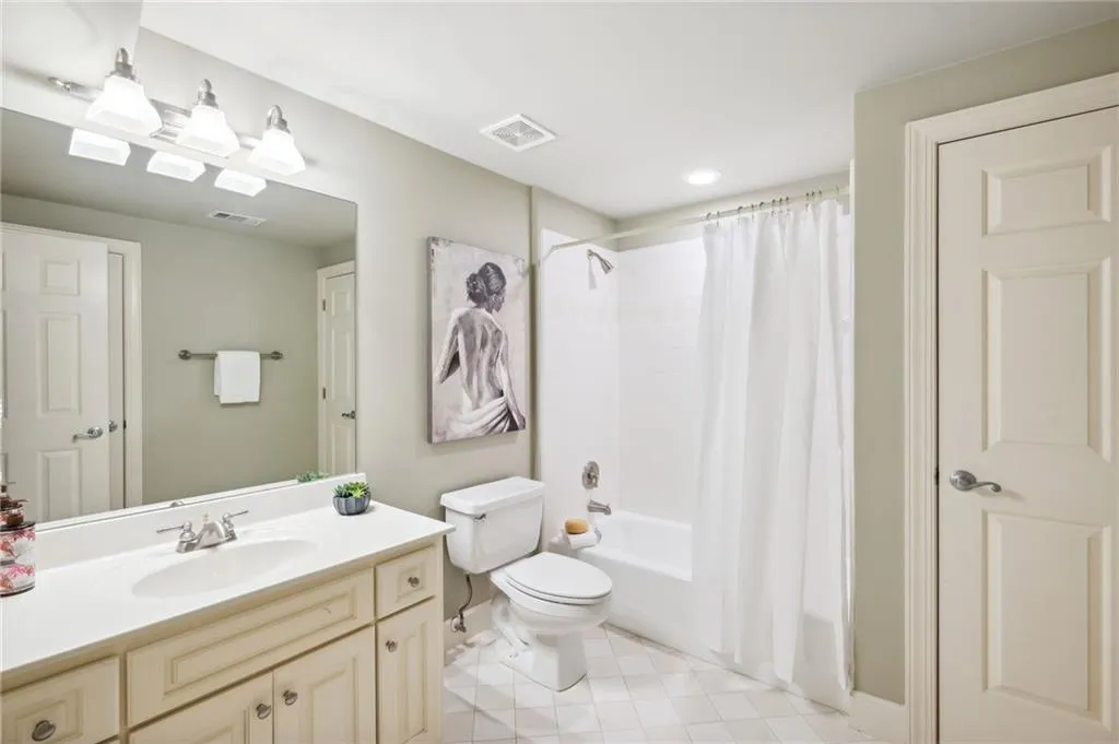Full bathroom attached to guest bedroom