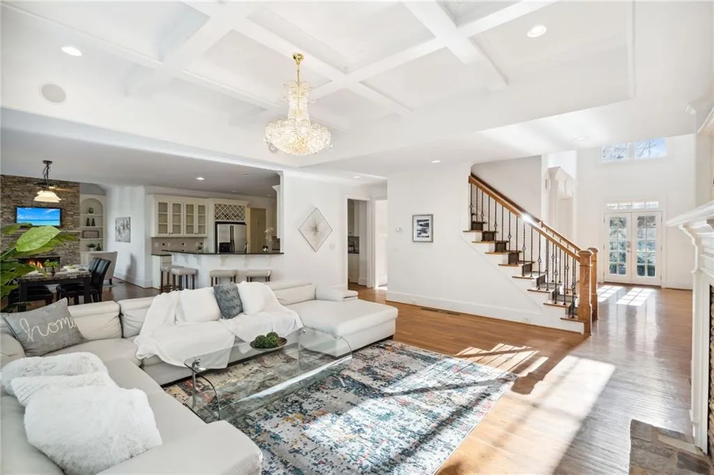 644 Windsor Parkway, Atlanta, Georgia 30342, 6 Bedrooms Bedrooms, ,5 BathroomsBathrooms,Residential,Sold,644 Windsor Parkway,7348789