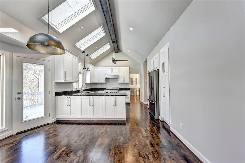 315 Skyridge Drive, Sandy Springs, Georgia 30350, 5 Bedrooms Bedrooms, ,4 BathroomsBathrooms,Residential,Sold,315 Skyridge Drive,6585115