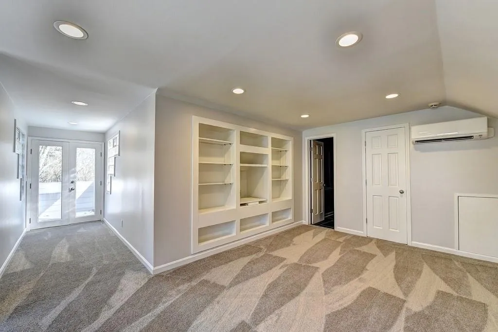 315 Skyridge Drive, Sandy Springs, Georgia 30350, 5 Bedrooms Bedrooms, ,4 BathroomsBathrooms,Residential,Sold,315 Skyridge Drive,6585115