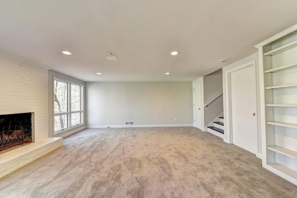 315 Skyridge Drive, Sandy Springs, Georgia 30350, 5 Bedrooms Bedrooms, ,4 BathroomsBathrooms,Residential,Sold,315 Skyridge Drive,6585115