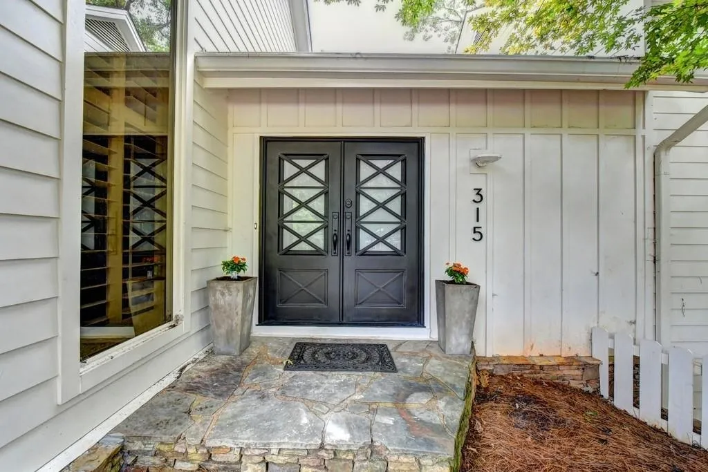 315 Skyridge Drive, Sandy Springs, Georgia 30350, 5 Bedrooms Bedrooms, ,4 BathroomsBathrooms,Residential,Sold,315 Skyridge Drive,6585115