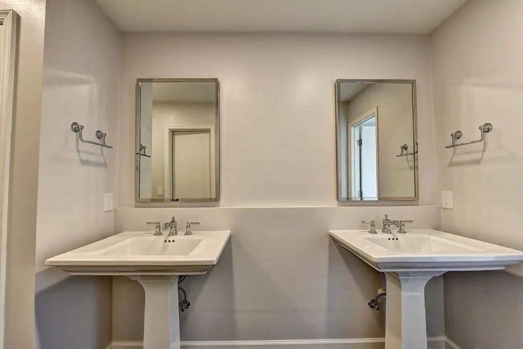 315 Skyridge Drive, Sandy Springs, Georgia 30350, 5 Bedrooms Bedrooms, ,4 BathroomsBathrooms,Residential,Sold,315 Skyridge Drive,6585115