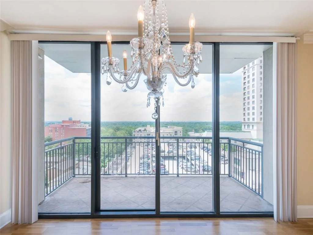 3040 Peachtree Road Nw Unit 1012, Atlanta, Georgia 30305, 2 Bedrooms Bedrooms, ,2 BathroomsBathrooms,Residential,Sold,3040 Peachtree Road Nw Unit 1012,5736469