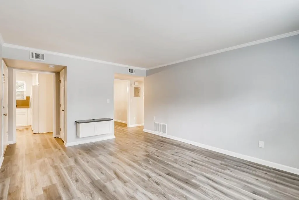 5532 Kingsport Drive, Atlanta, Georgia 30342, 2 Bedrooms Bedrooms, ,1 BathroomBathrooms,Residential,Sold,5532 Kingsport Drive,6822638