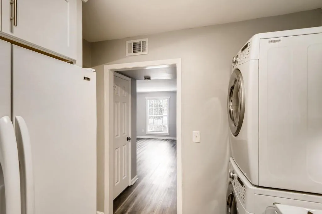 5532 Kingsport Drive, Atlanta, Georgia 30342, 2 Bedrooms Bedrooms, ,1 BathroomBathrooms,Residential,Sold,5532 Kingsport Drive,6822638