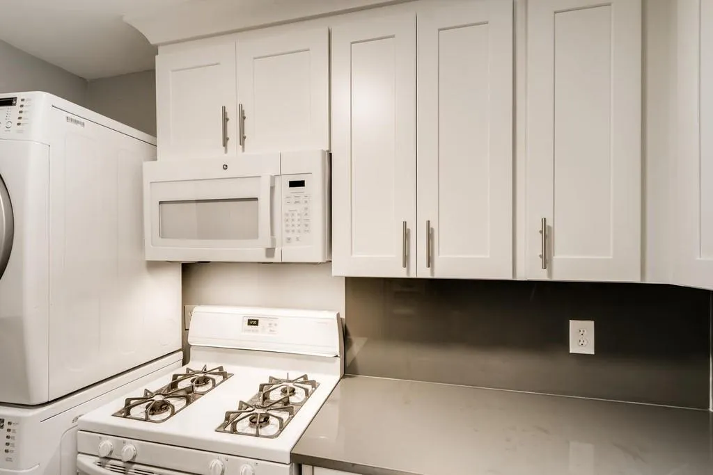 5532 Kingsport Drive, Atlanta, Georgia 30342, 2 Bedrooms Bedrooms, ,1 BathroomBathrooms,Residential,Sold,5532 Kingsport Drive,6822638