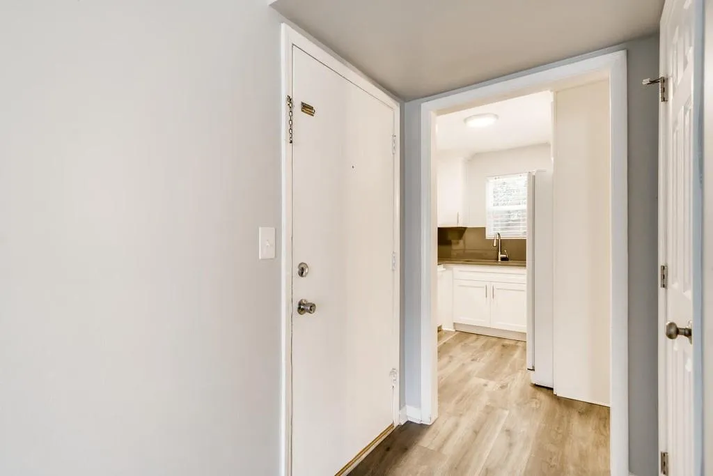 5532 Kingsport Drive, Atlanta, Georgia 30342, 2 Bedrooms Bedrooms, ,1 BathroomBathrooms,Residential,Sold,5532 Kingsport Drive,6822638