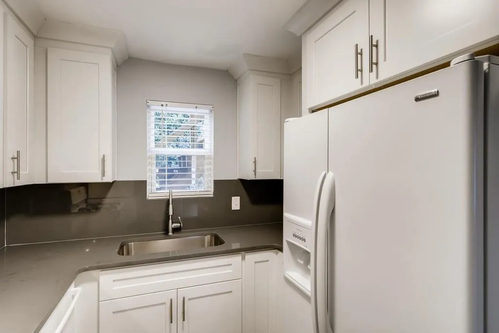 5532 Kingsport Drive, Atlanta, Georgia 30342, 2 Bedrooms Bedrooms, ,1 BathroomBathrooms,Residential,Sold,5532 Kingsport Drive,6822638