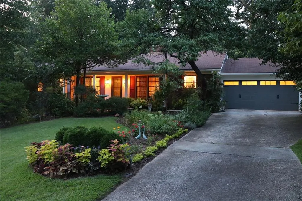 84 Silverwood Road Ne, Sandy Springs, Georgia 30342, 3 Bedrooms Bedrooms, ,2 BathroomsBathrooms,Residential,Sold,84 Silverwood Road Ne,6015401