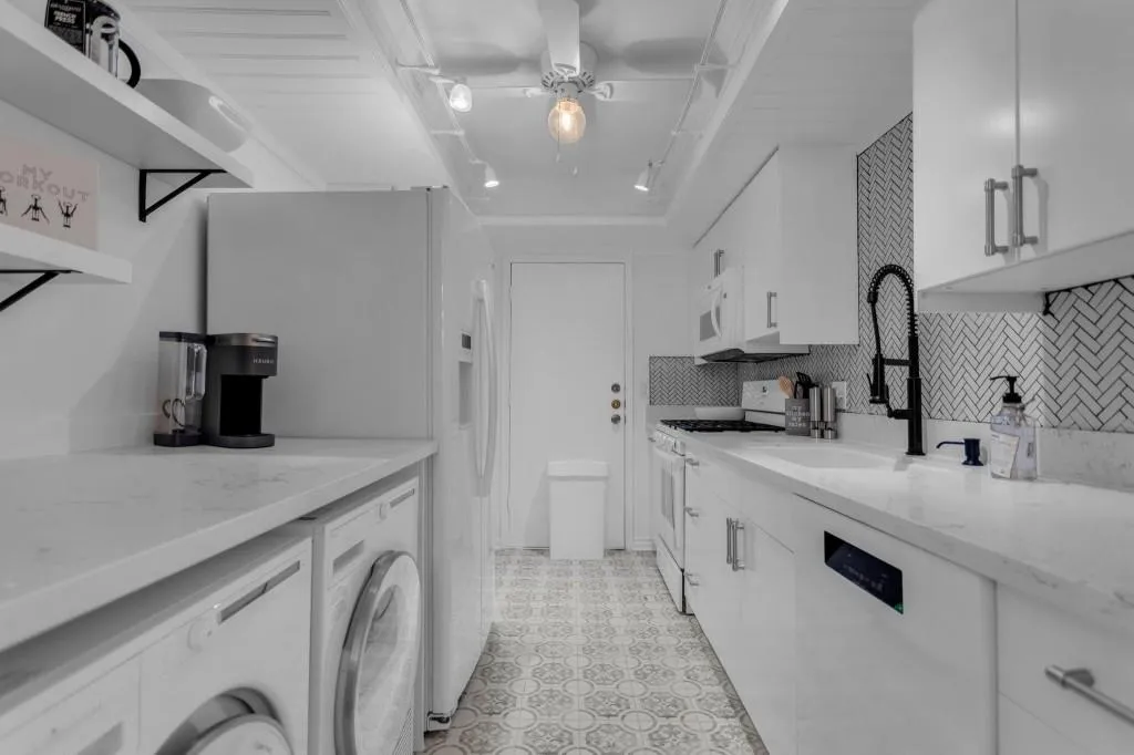 6851 Roswell Road Unit H-31, Sandy Springs, Georgia 30328, 2 Bedrooms Bedrooms, ,2 BathroomsBathrooms,Residential,Sold,6851 Roswell Road Unit H-31,7192278