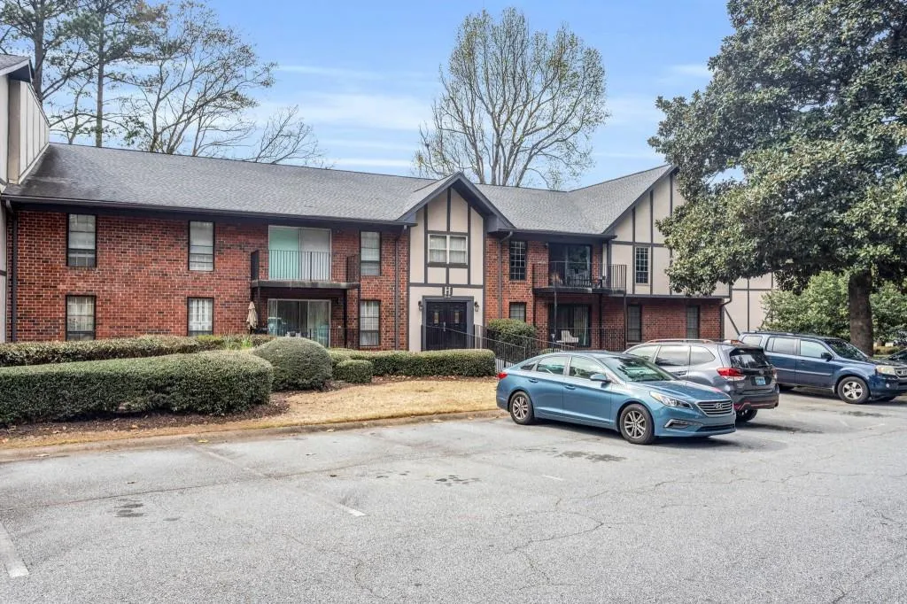 6851 Roswell Road Unit H-31, Sandy Springs, Georgia 30328, 2 Bedrooms Bedrooms, ,2 BathroomsBathrooms,Residential,Sold,6851 Roswell Road Unit H-31,7192278
