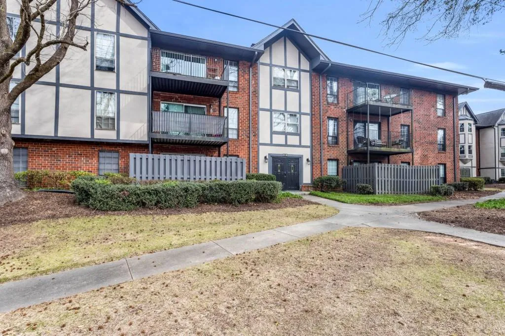 6851 Roswell Road Unit H-31, Sandy Springs, Georgia 30328, 2 Bedrooms Bedrooms, ,2 BathroomsBathrooms,Residential,Sold,6851 Roswell Road Unit H-31,7192278