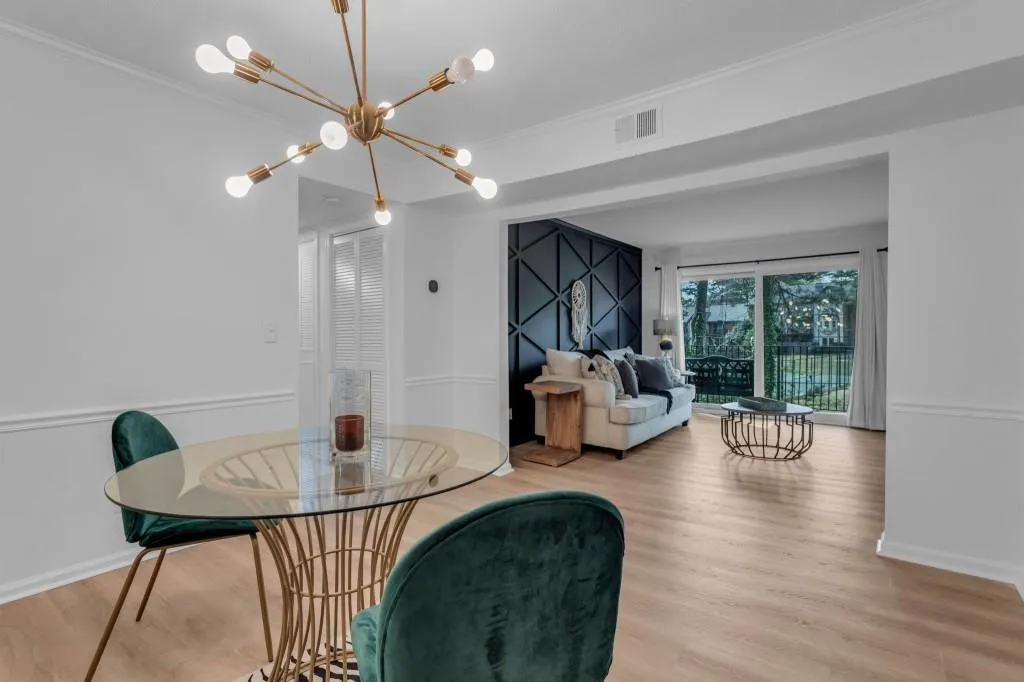 6851 Roswell Road Unit H-31, Sandy Springs, Georgia 30328, 2 Bedrooms Bedrooms, ,2 BathroomsBathrooms,Residential,Sold,6851 Roswell Road Unit H-31,7192278