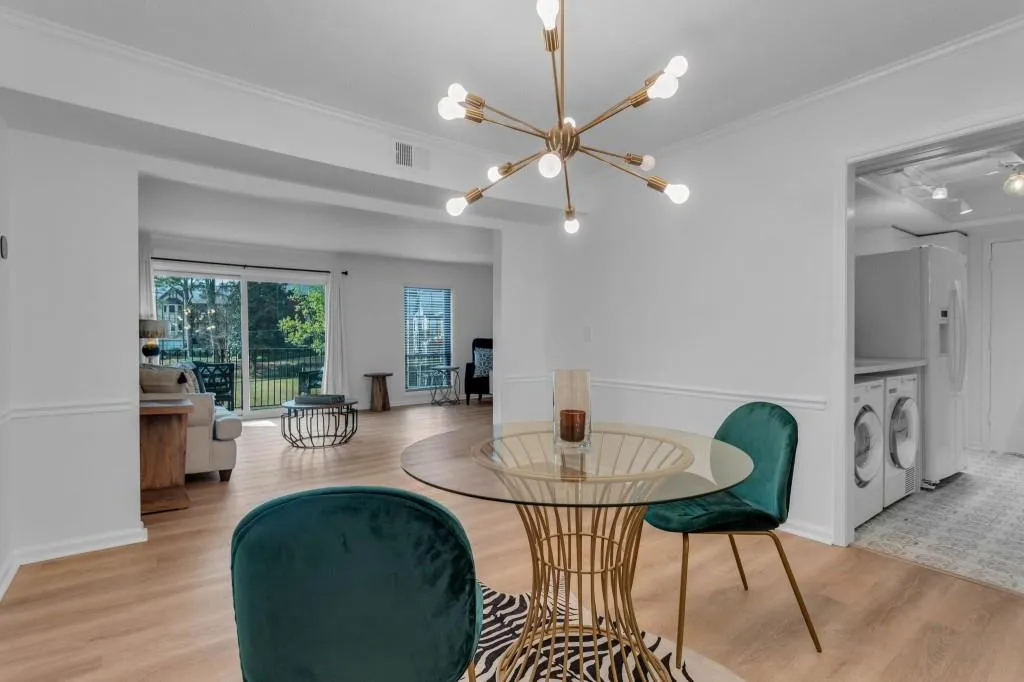 6851 Roswell Road Unit H-31, Sandy Springs, Georgia 30328, 2 Bedrooms Bedrooms, ,2 BathroomsBathrooms,Residential,Sold,6851 Roswell Road Unit H-31,7192278