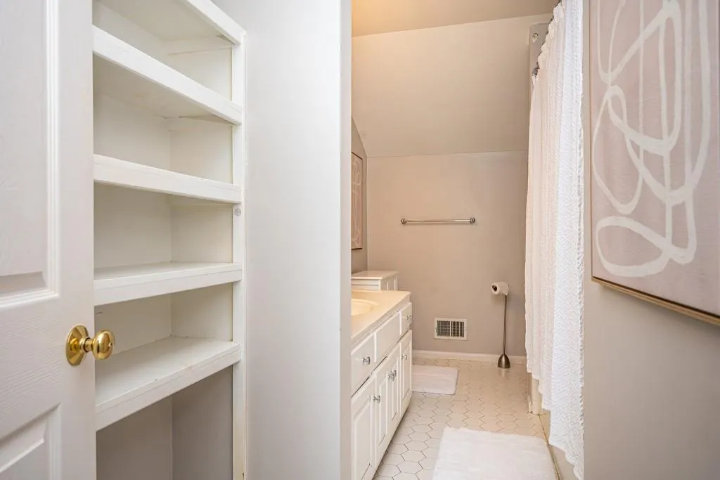 1135 Old Woodbine Road, Atlanta, Georgia 30319, 5 Bedrooms Bedrooms, ,3 BathroomsBathrooms,Residential,Sold,1135 Old Woodbine Road,6995283