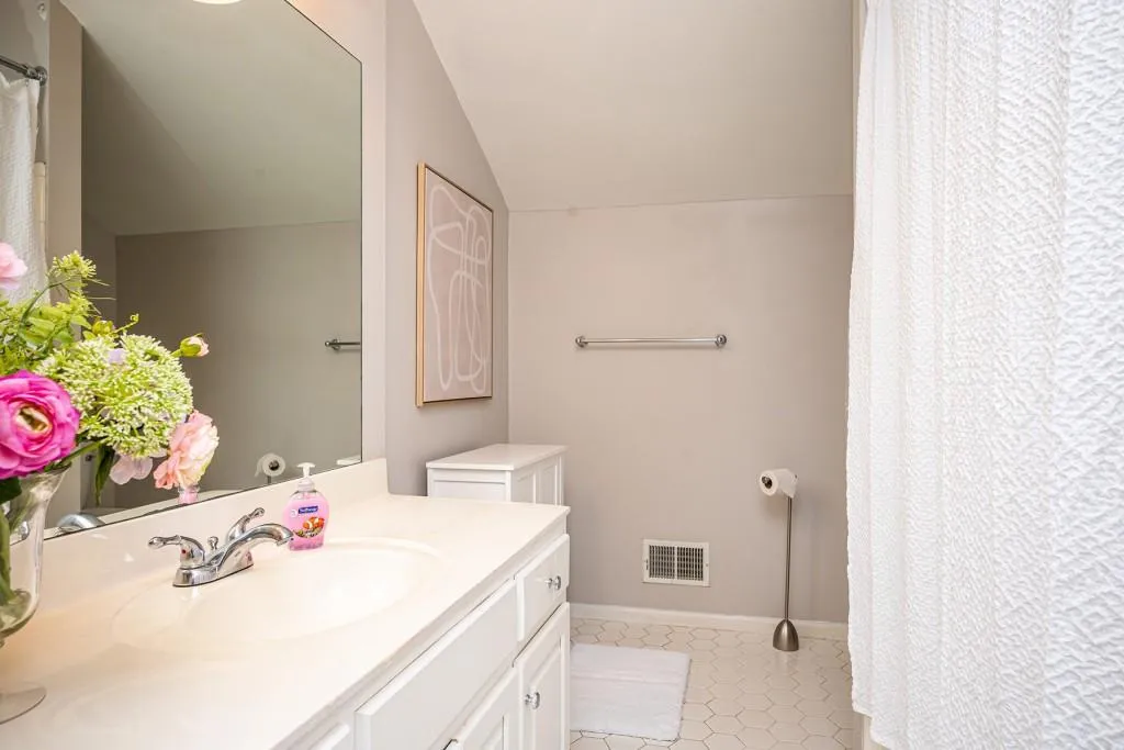 1135 Old Woodbine Road, Atlanta, Georgia 30319, 5 Bedrooms Bedrooms, ,3 BathroomsBathrooms,Residential,Sold,1135 Old Woodbine Road,6995283