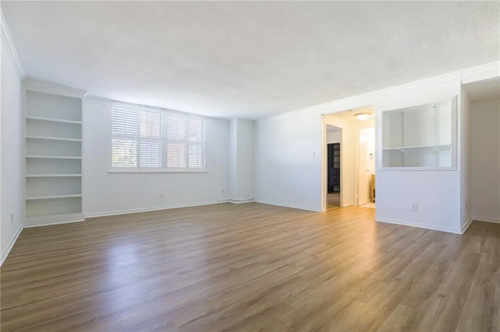 2965 Pharr Court South Nw Unit 503, Atlanta, Georgia 30305, 1 Bedroom Bedrooms, ,1 BathroomBathrooms,Residential,For Sale,2965 Pharr Court South Nw Unit 503,7550812