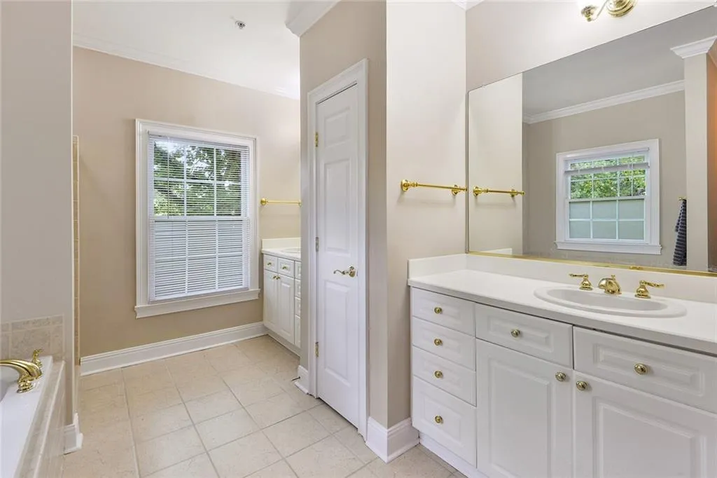 5415 Northland Drive Unit 306, Atlanta, Georgia 30342, 2 Bedrooms Bedrooms, ,2 BathroomsBathrooms,Residential,Sold,5415 Northland Drive Unit 306,6597723