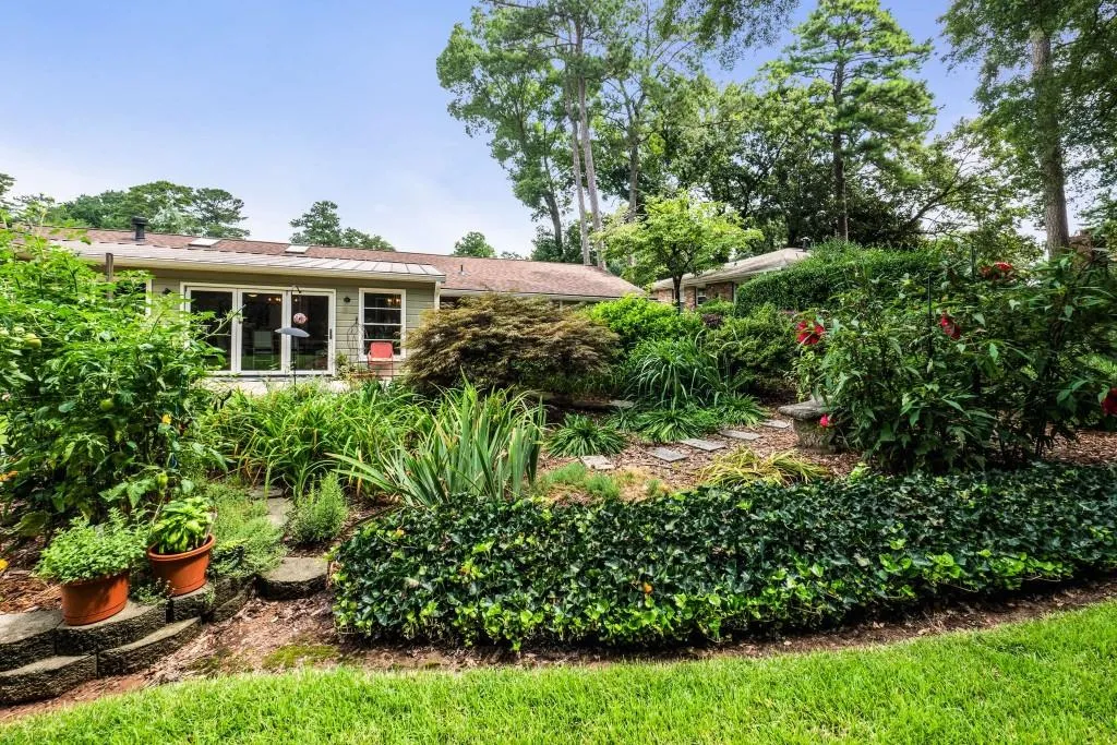 107 Osner Drive, Atlanta, Georgia 30342, 3 Bedrooms Bedrooms, ,2 BathroomsBathrooms,Residential,Sold,107 Osner Drive,7093710